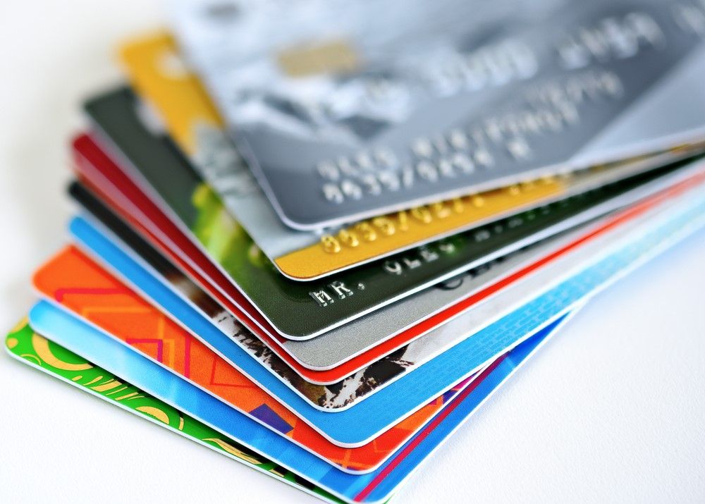 Phân biệt thẻ Tín Dụng và thẻ Ghi Nợ ATM ngân hàng